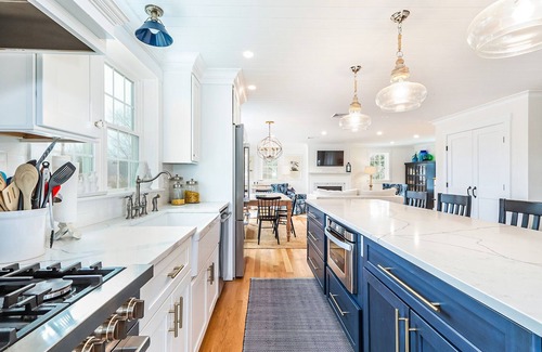 Sandwich House | JUST LISTED GREAT RATES BUILT IN 2022 STUNNING 3BD AC DOWNTOWN SANDWICH WALK TO BEACH BOOK NOW!