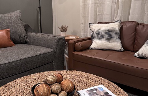 Allenton House | "Just Peachy" Quaint Home in Romeo