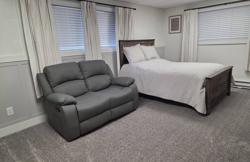 Roosevelt House | Just remodeled- Basement Apartment