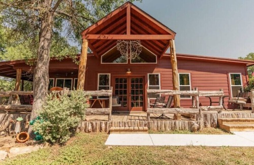 Granbury Cabin | Just Updated! Large Cabin on 4 Acres Near Granbury