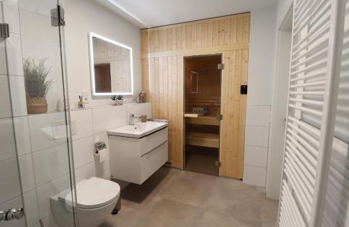 Tossens Apartment | KÜSTE33/24 – Exklusive Ferienwohnung mit Sauna & nah am Strand!