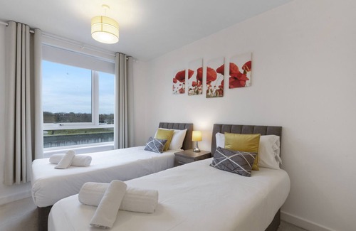 Hatfield Apartment | K Suites - Central 2 bed Apt w/ free parking