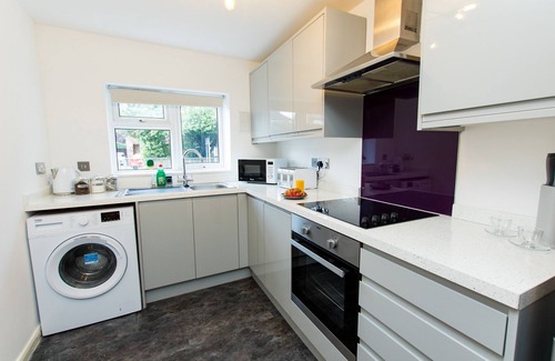 Peterborough Apartment | K Suites - Lovely 2 bedroom w/Parking on Premises