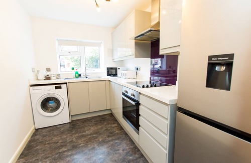 Peterborough Apartment | K Suites - Lovely 2 bedroom w/Parking on Premises
