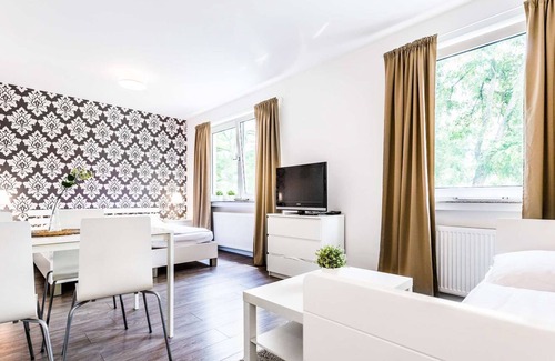 Hoehenberg Apartment | K61 modern apartment in a central location for 3 people in Cologne Höhenberg with W-LAN