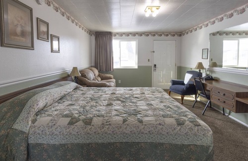 Frontier House | KABINO: Fossil Butte Motel #14 King A/C Mini Fridge Microwave Cable Wifi