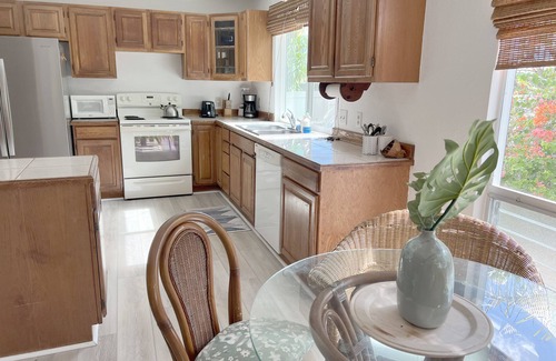 Kailua Apartment | Kailua Private Place in Paradise. Sleeps 2 to 4! Full Kitchen, AC, lanai w/BBQ