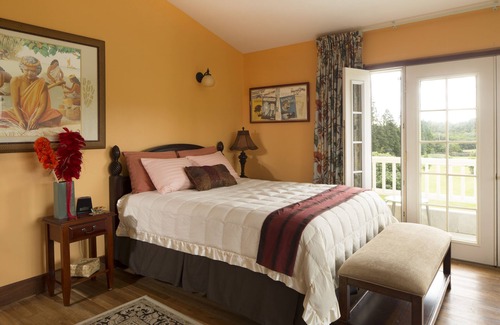 Naalehu Hotel | Kalaekilohana Inn & Retreat - #1 Rated Hawaii Island Hotel - Dinner Nightly