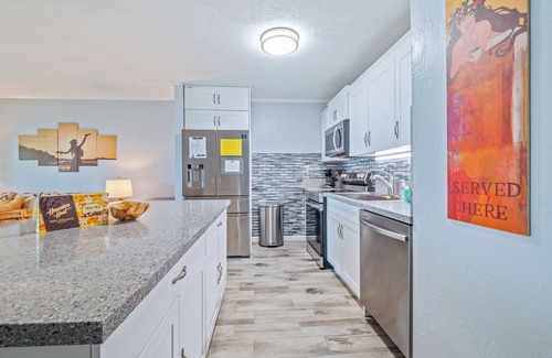 Historic Kailua Village Condo | Kalanikai 118 – Tropical Oasis Condo in Amazing Location! Walk to Everything