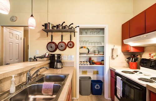 Barton Hills House | Kaleido House: king bed, close to Springs/Park