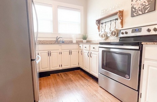 Laurel Apartment | Kalmia Suite A - Centrally Located Downtown