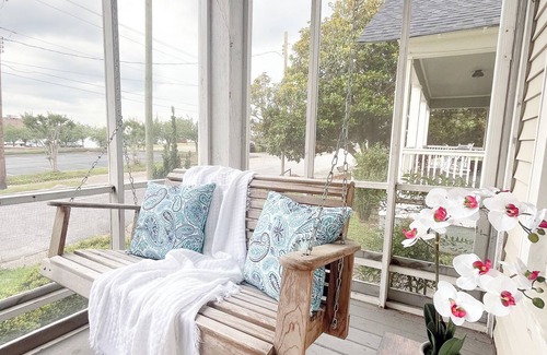 Laurel Apartment | Kalmia Suite A - Centrally Located Downtown