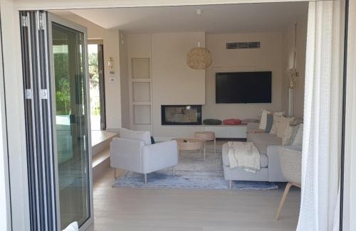 Lefktron Villa | Kalogria Residence