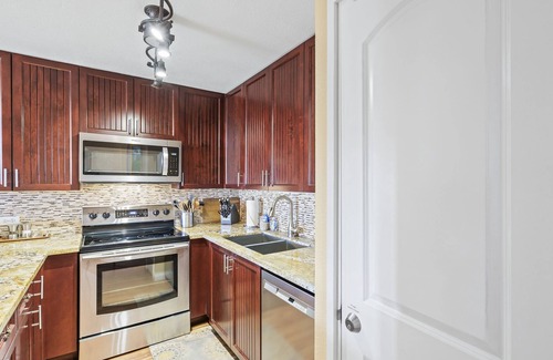 Kihei Condo | Kamaole Sands 10-307, Ocean View, Large Lanai, Twin Murphy Beds, Split-AC, Wi-Fi