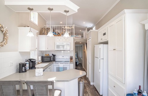 Key Largo Cottage | Kampground Paradise w/Kayaks, Heated Pool & Marina