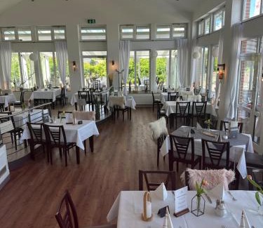 Osterronfeld Hotel | Kanal-Haus "Das Gästehaus direkt am NOK"