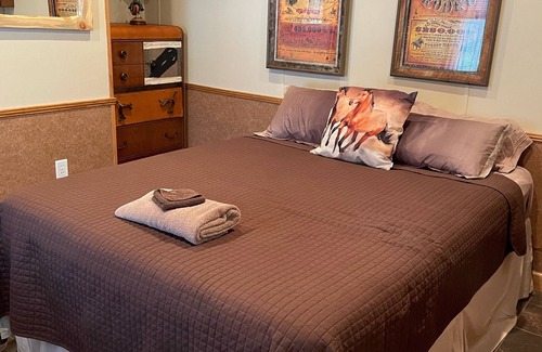 Moorcroft Cabin | Kara Creek Ranch - 2 bed cabin