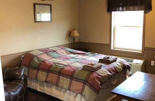 Moorcroft Cabin | Kara Creek Ranch - Double Bed Cabin with Kitchen #7