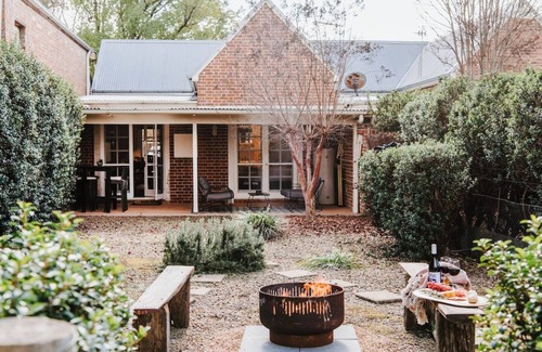 Central Mudgee Cottage | Kareela and Kialla Cottages A Charming Group Getaway