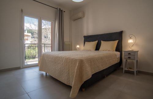 Karlovassi Apartment | Karlovasi Comfy Retreat