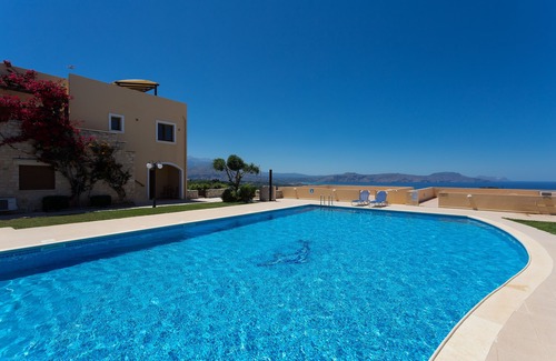 Karoti Apartment | Karoti 5b, 2bedroom house in Karoti Pano with common pool