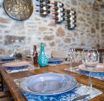 Karvelas Villa | Karyoupolis Lounge Cave House