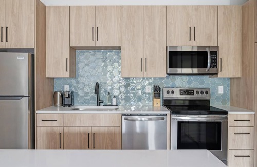 Harrison Apartment | Kasa | Enjoy Your Private Balcony, Bryn Mawr | Minneapolis