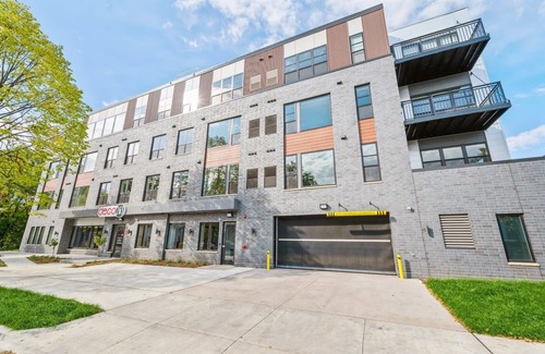 Harrison Apartment | Kasa | Enjoy Your Private Balcony, Bryn Mawr | Minneapolis
