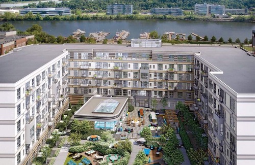 South Side Flats Apartment | Kasa | Walk to South Side Marina with the Family | Pittsburgh