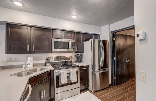 Lake Delton Condo | Kate's Place LHC 305 · Kate's Place - Newly Remodeled - Romantic