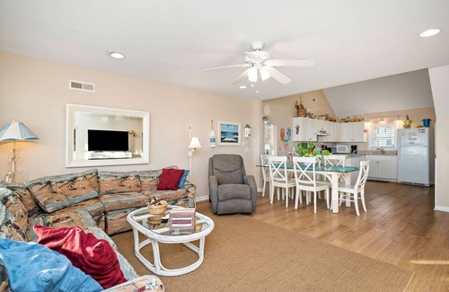 Caswell Beach House | Katie Lou's Place: Dog-Friendly Oceanfront Home on Caswell Beach