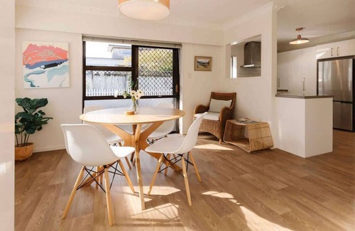 New Plymouth House | Kawaroa Park View - near CBD & coastal walkway