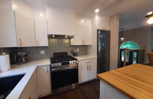 North Kawartha Cottage | Kawartha Forest Spa Cottage w/Hot Tub & Sauna