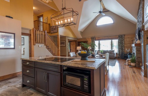 Trent Lakes Cottage | Kawartha Year Round Log Home! Direct Waterfront w/Sauna on the Snowmobile Trails