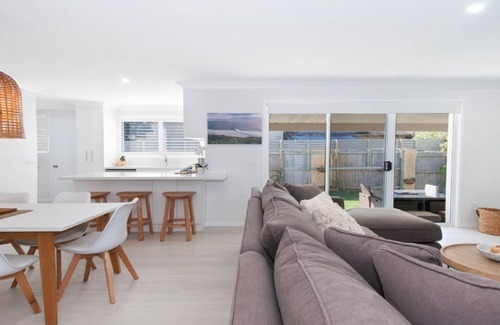 North Creek Villa | Kay's Hideaway - Stylish & New Fashioned with Wifi