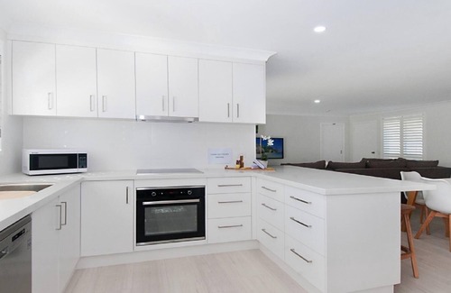 North Creek Villa | Kay's Hideaway - Stylish & New Fashioned with Wifi