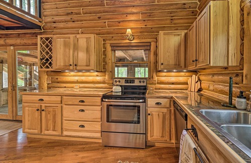Rapid City Cabin | Kayaks + Fire Pit: Lux Riverfront Lodge, Sleeps 20