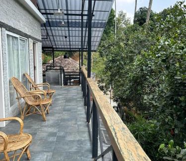 Kunchithanny House | Kayyath Munnar - Luxury 4BHK Hillside Sanctuary