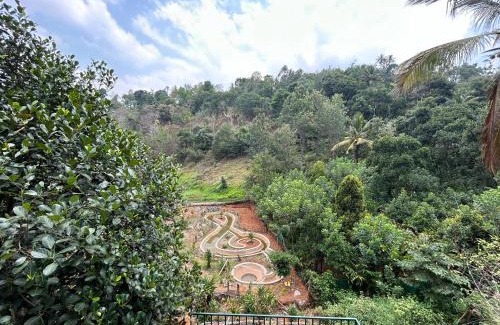 Kunchithanny House | Kayyath Munnar - Luxury 4BHK Hillside Sanctuary