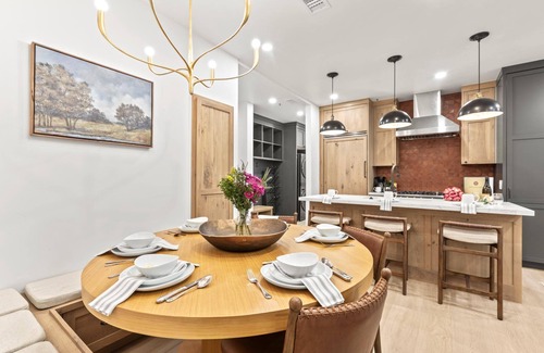 Downtown Park City Condo | KBM Resorts | Lift Lodge | Walk to Ski Lift, Elevator Access, On Main St, Hot Tub, Restaurants, Parking, views! LLC-103