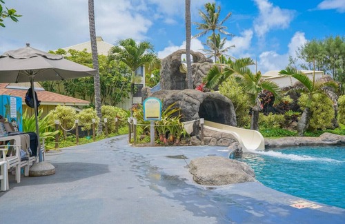Hanamaulu Apartment | KBR 3302 · Simple but Idyllic Oceanfront Resort w King Bed