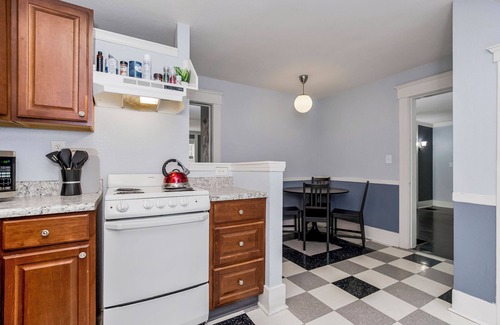 Hyde Park House | KC Parkside walkout - walkable to The Plaza and The Nelson