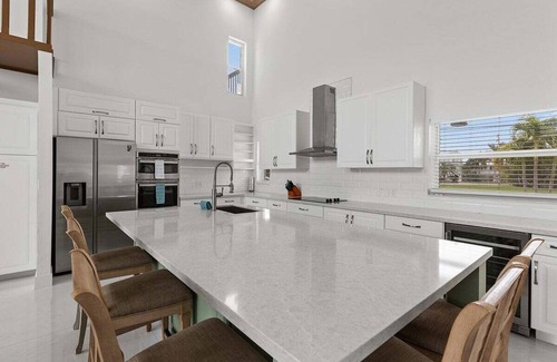 Coury House | KCB~Aqua Vista~ Luxury Waterfront w Pool & Dock!
