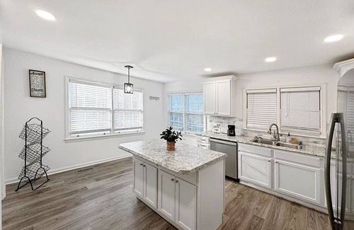 Bainbridge House | Keep it simple at this peaceful and centrally-located place.