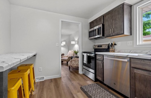 De Pere House | Keep it simple at this peaceful and ceCentrally Located in the heart of E Depere
