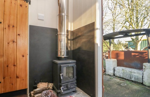 Osmington Mills Cottage | KEETS AT MIDDLE ACRE, romantic, with hot tub in Ringstead