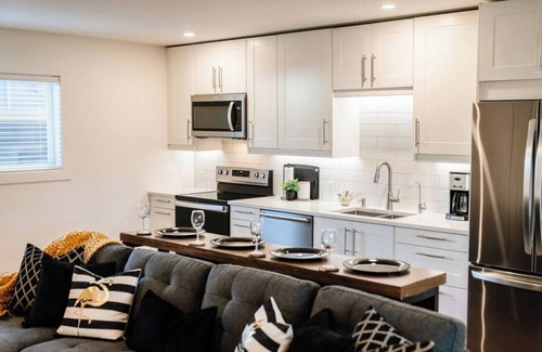 North End Apartment | KEL - The Adora - Downtown