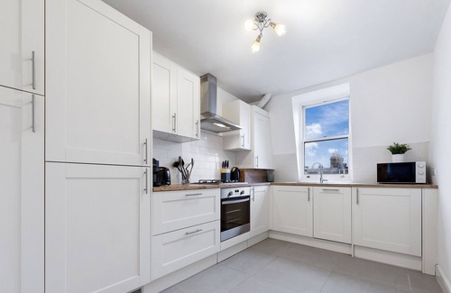 Avonmore and Brook Green Apartment | Kensington Flat| Contractors/Families/Contractors 20% DIscount