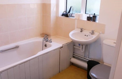 Queensbury Apartment | Kenton Cozy Apartment