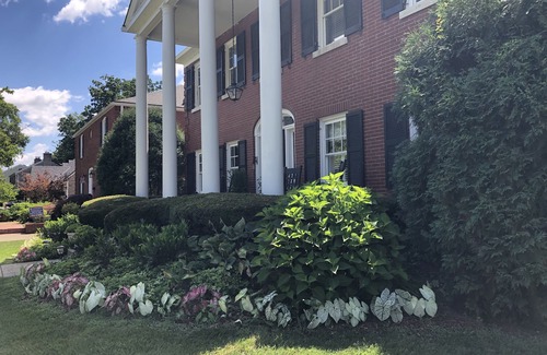 Strathmoor Manor House | Kentucky at its best! Historical meets modern amenities!